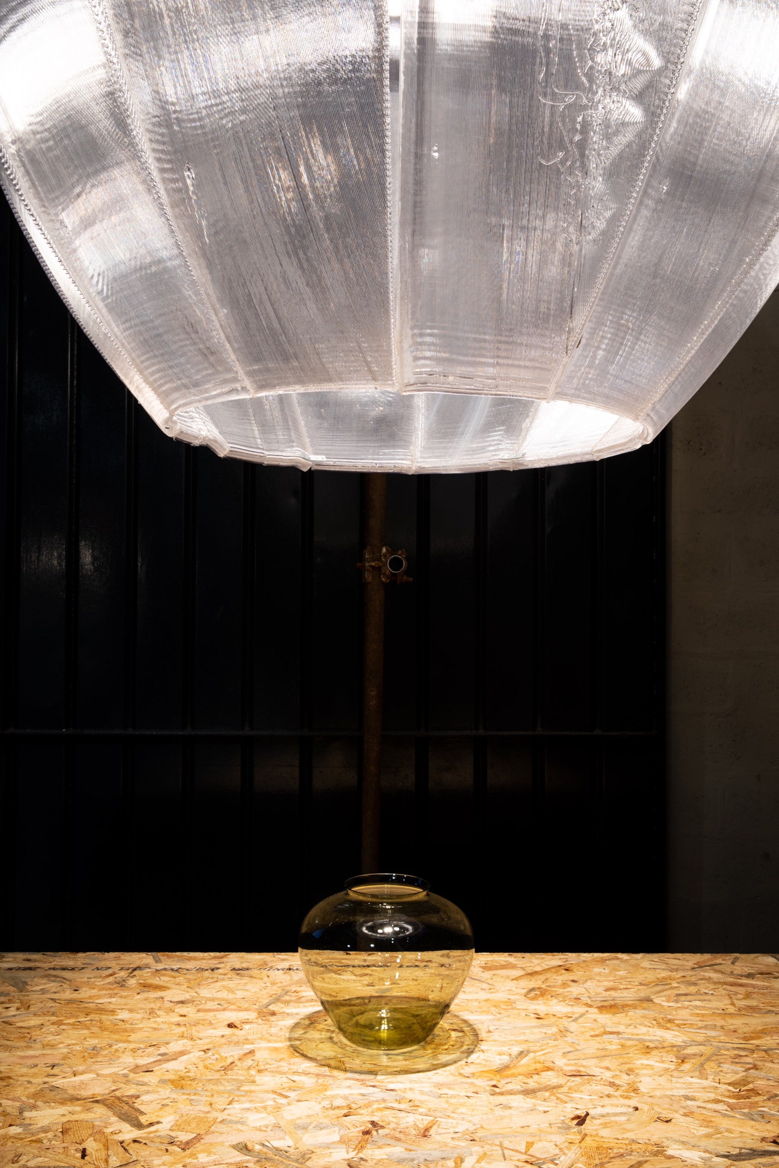 Лампа Wilhelm от Тициано Вудафьери на выставке Guiltlessplastic в Милане