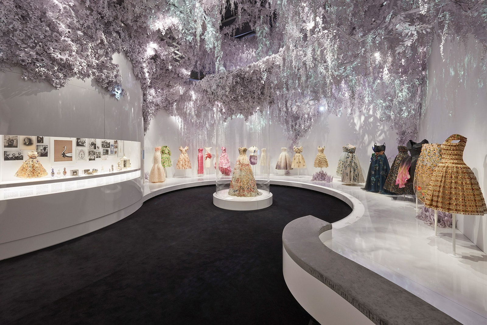 Масштабная выставка Christian Dior Designer of Dreams в Лондоне