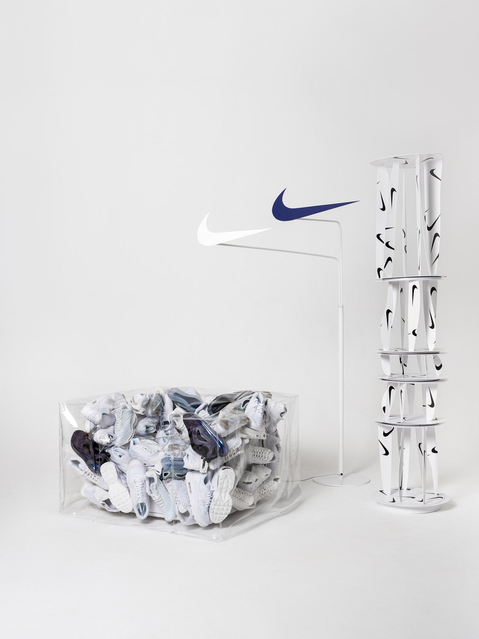 Гарри Нуриев для Nike кресло из кроссовок и стеллаж для хранения обуви