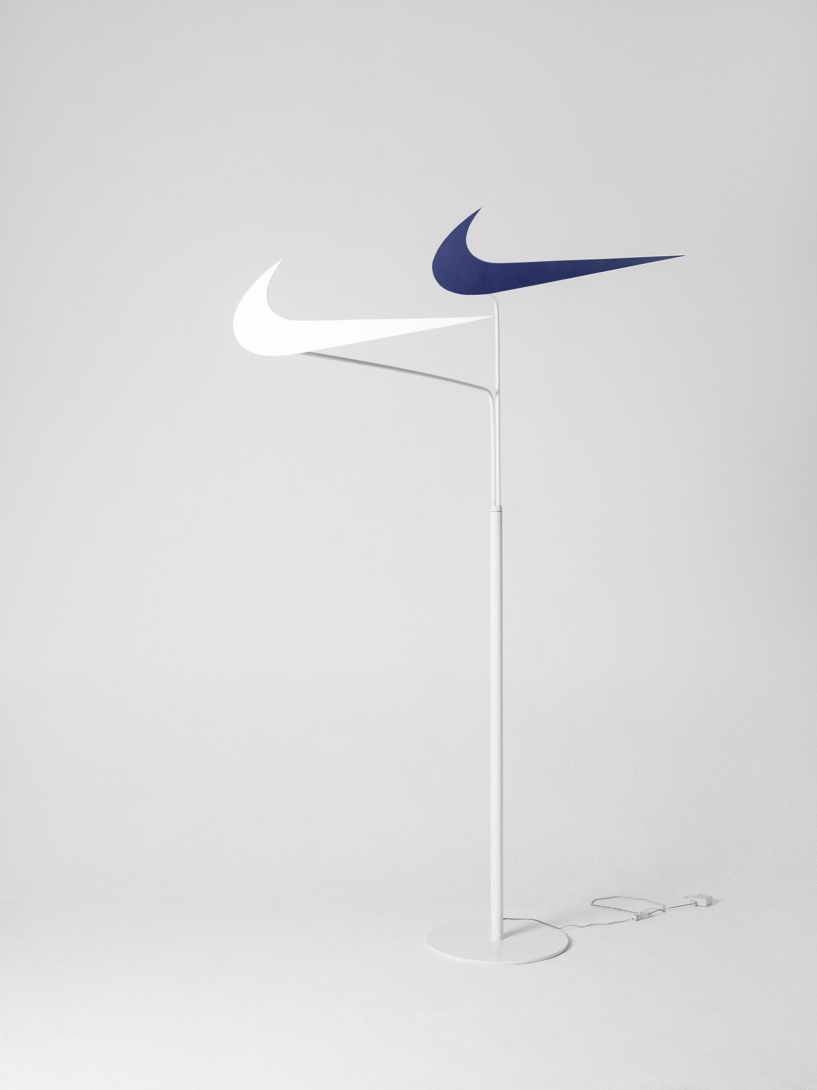 Гарри Нуриев для Nike кресло из кроссовок и стеллаж для хранения обуви