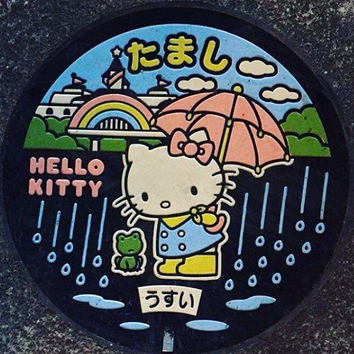 Необычный стрит-арт: фестиваль канализационных люков в Токио