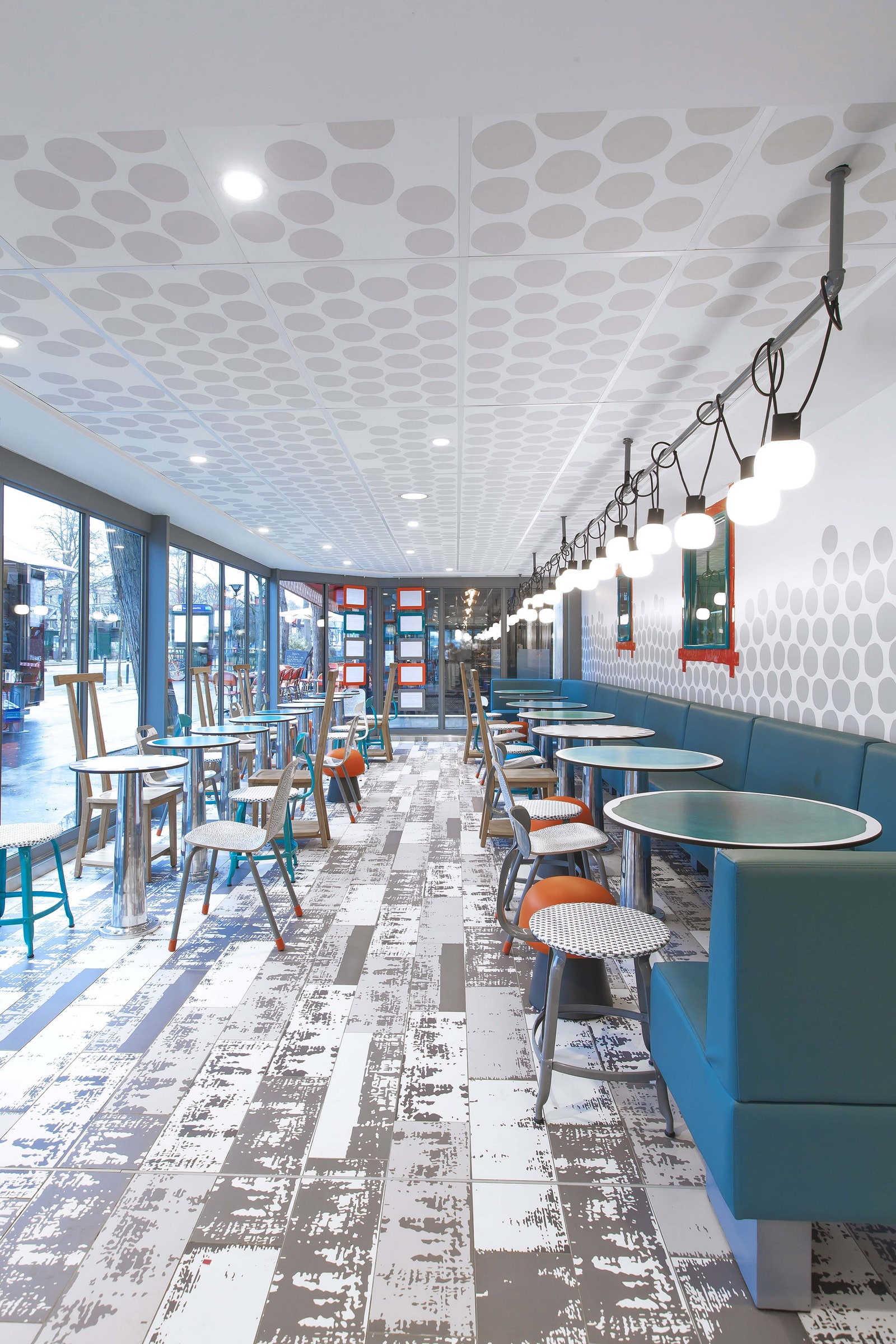 Дизайн интерьера McDonalds в Париже от Паолы Навоне