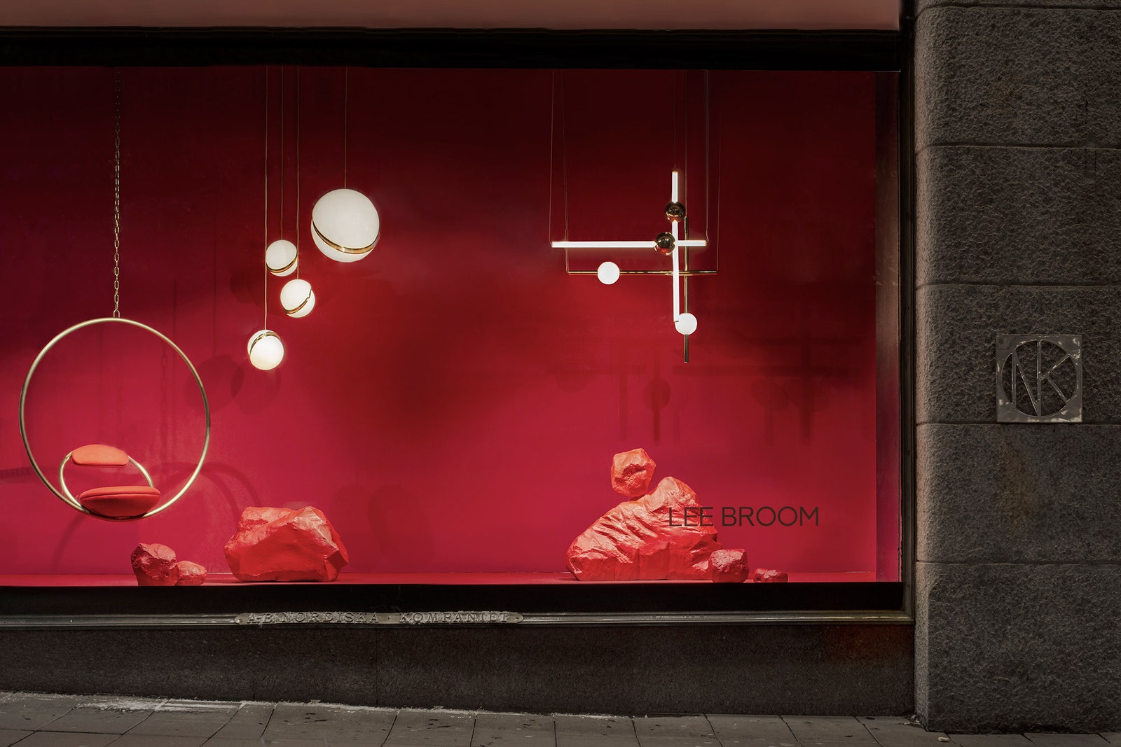 Инсталляция дизайнера Ли Брума “Красная планета” в Стокгольме