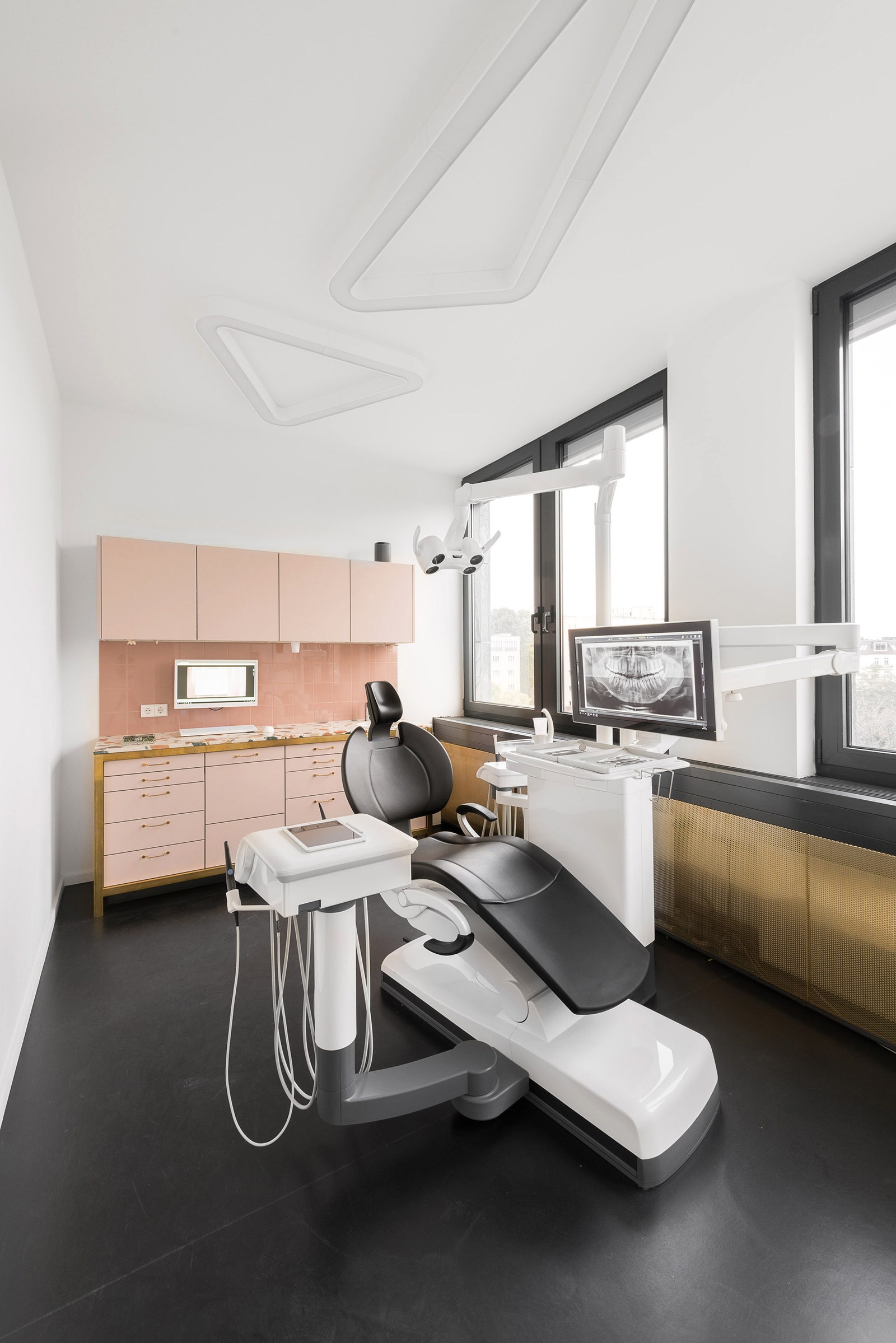 Дизайн интерьера новой клиники The Urban Dentist в Берлине
