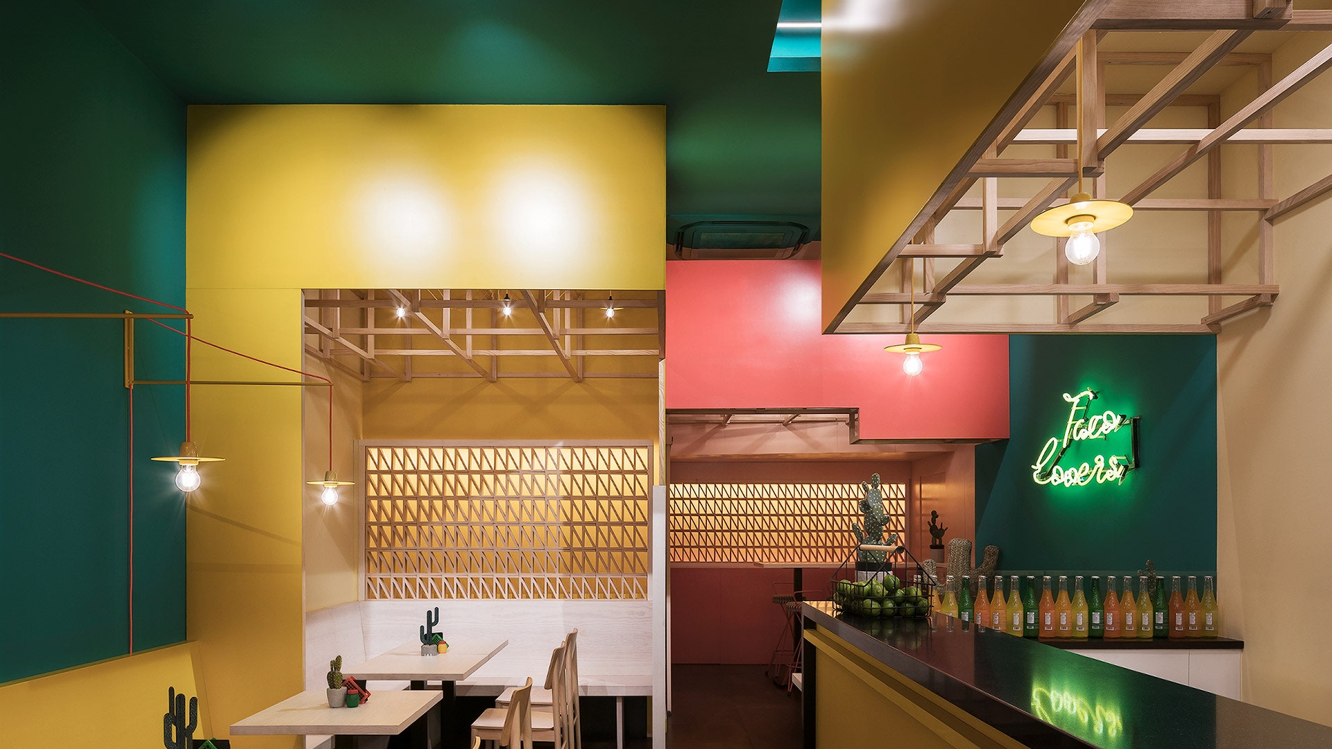 Мексиканский колорит красочный ресторан Sierra Madre по проекту Erbalunga Estudio
