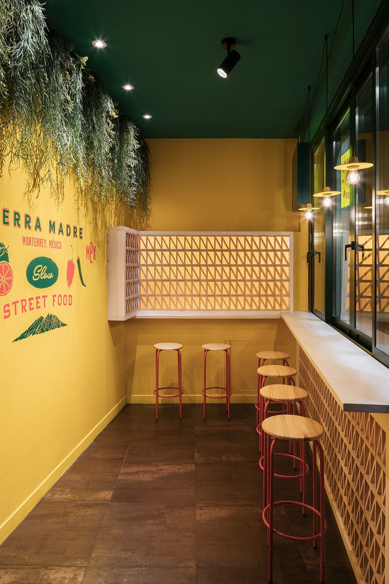 Мексиканский колорит красочный ресторан Sierra Madre по проекту Erbalunga Estudio