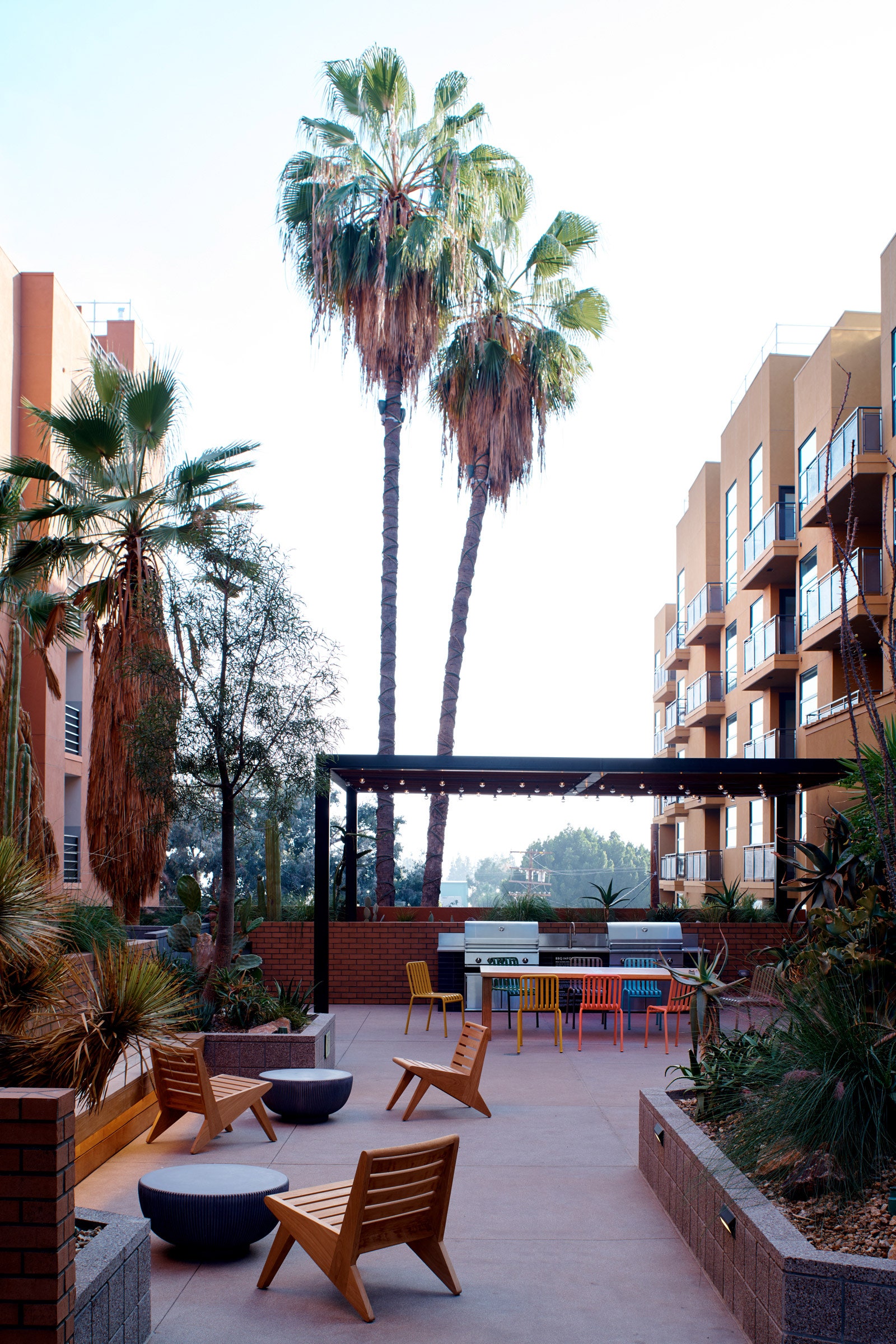 Красиво жить не запретишь яркий жилой комплекс в Голливуде по проекту студии Commune