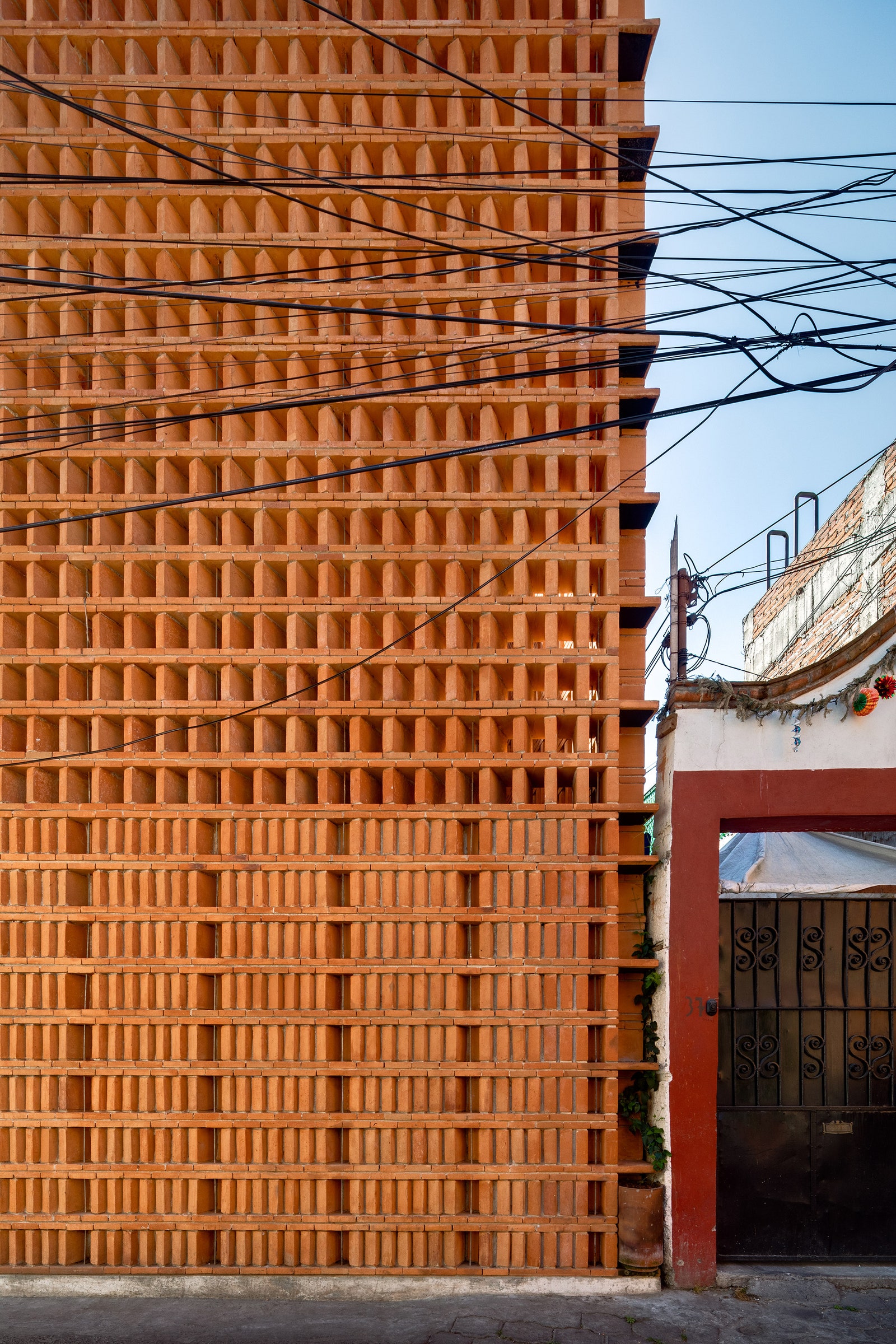 Кирпичная студия для фотографа в Мексике