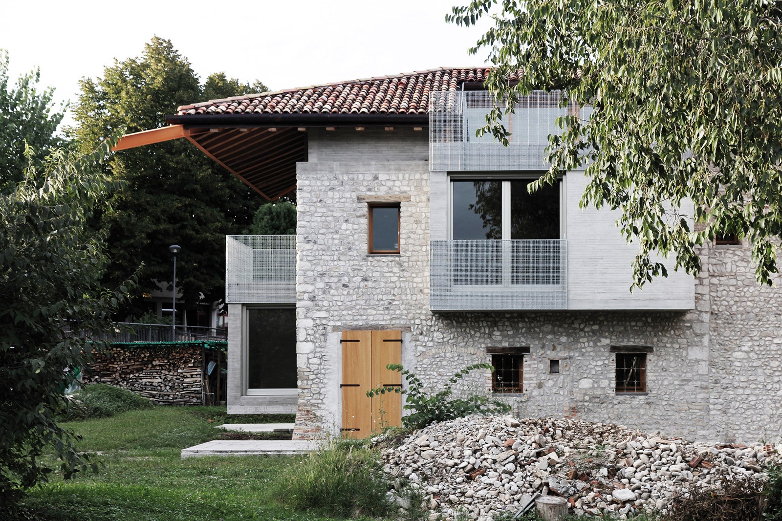 Реконструкция старых каменных домов в СанКвирино