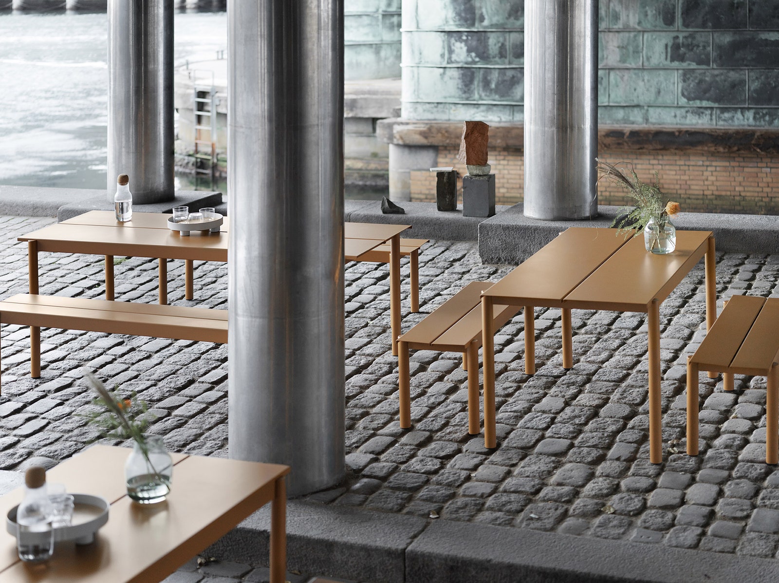 Коллекция уличной мебели из стали от бренда Muuto