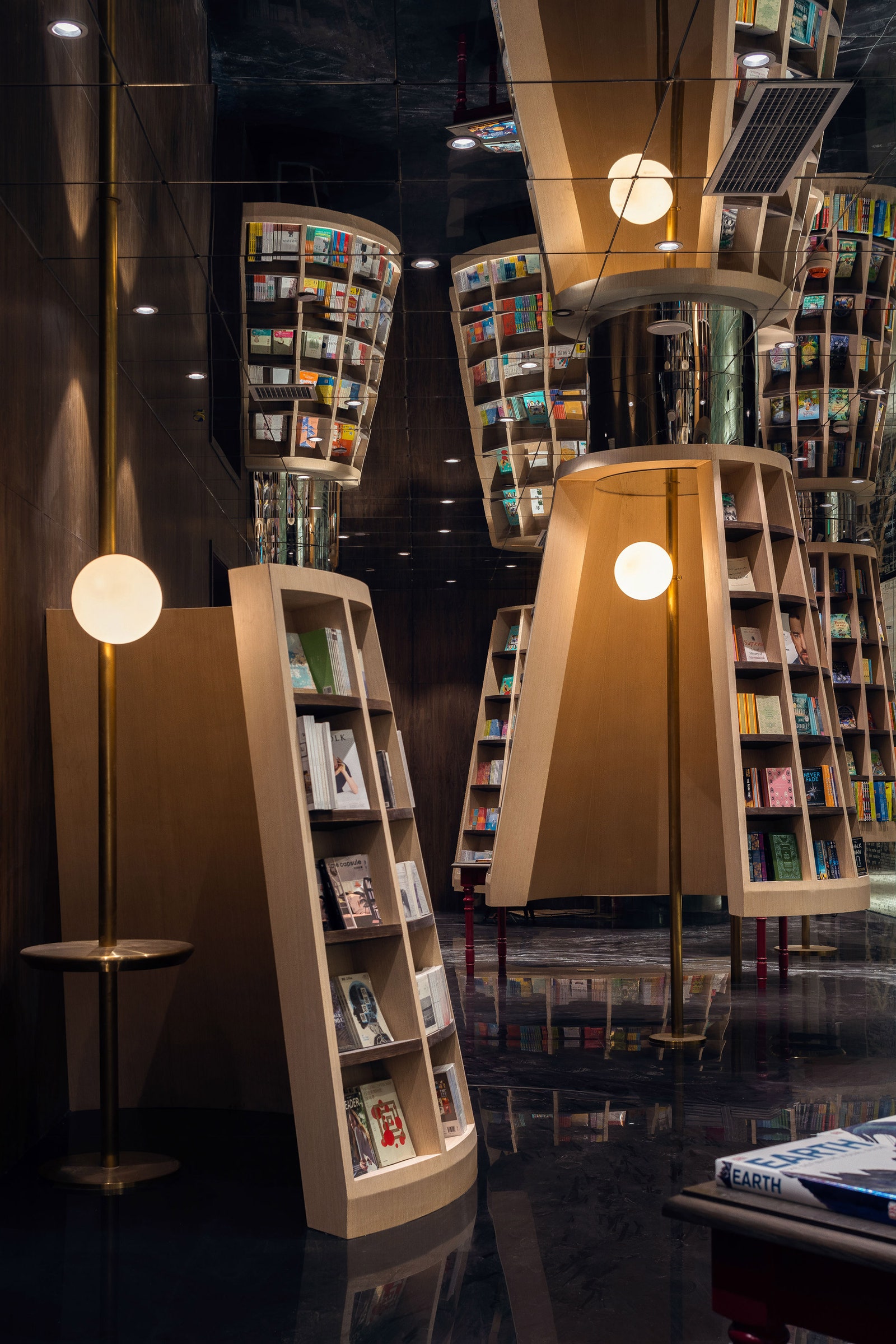 Книжный магазин с оптическими иллюзиями в Китае