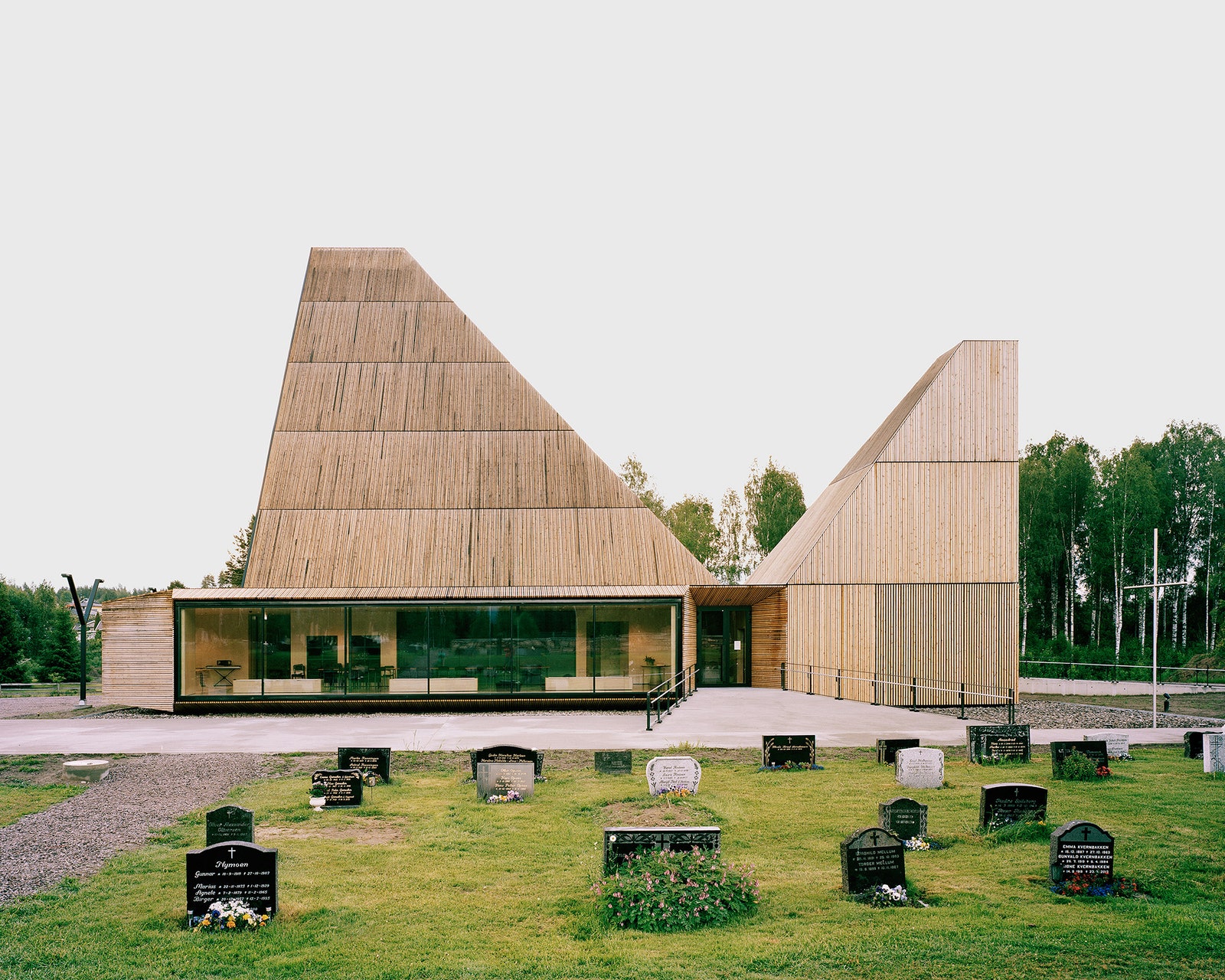 Новая церковь на месте сгоревшей кирхи XIX века в Норвегии