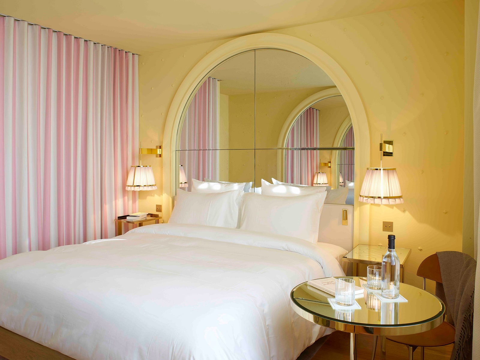 Изящный отель в Париже по дизайну Филиппа Старка