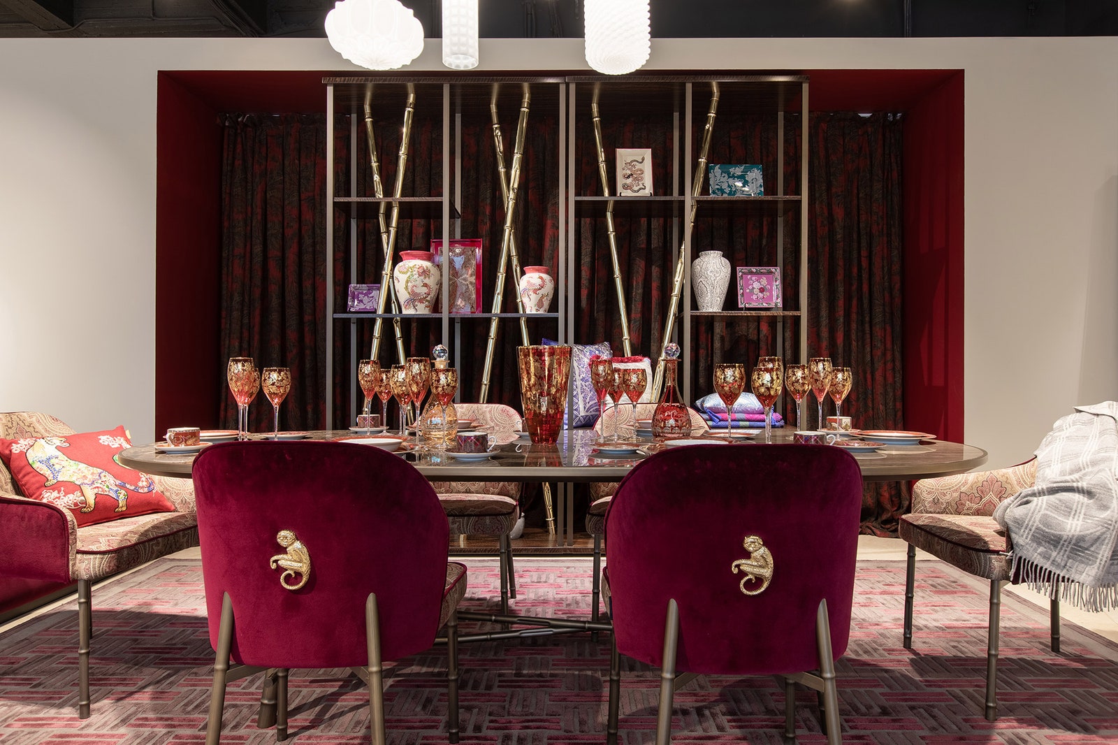 Новая коллекция мебели Etro Home в бутике в Петровском пассаже