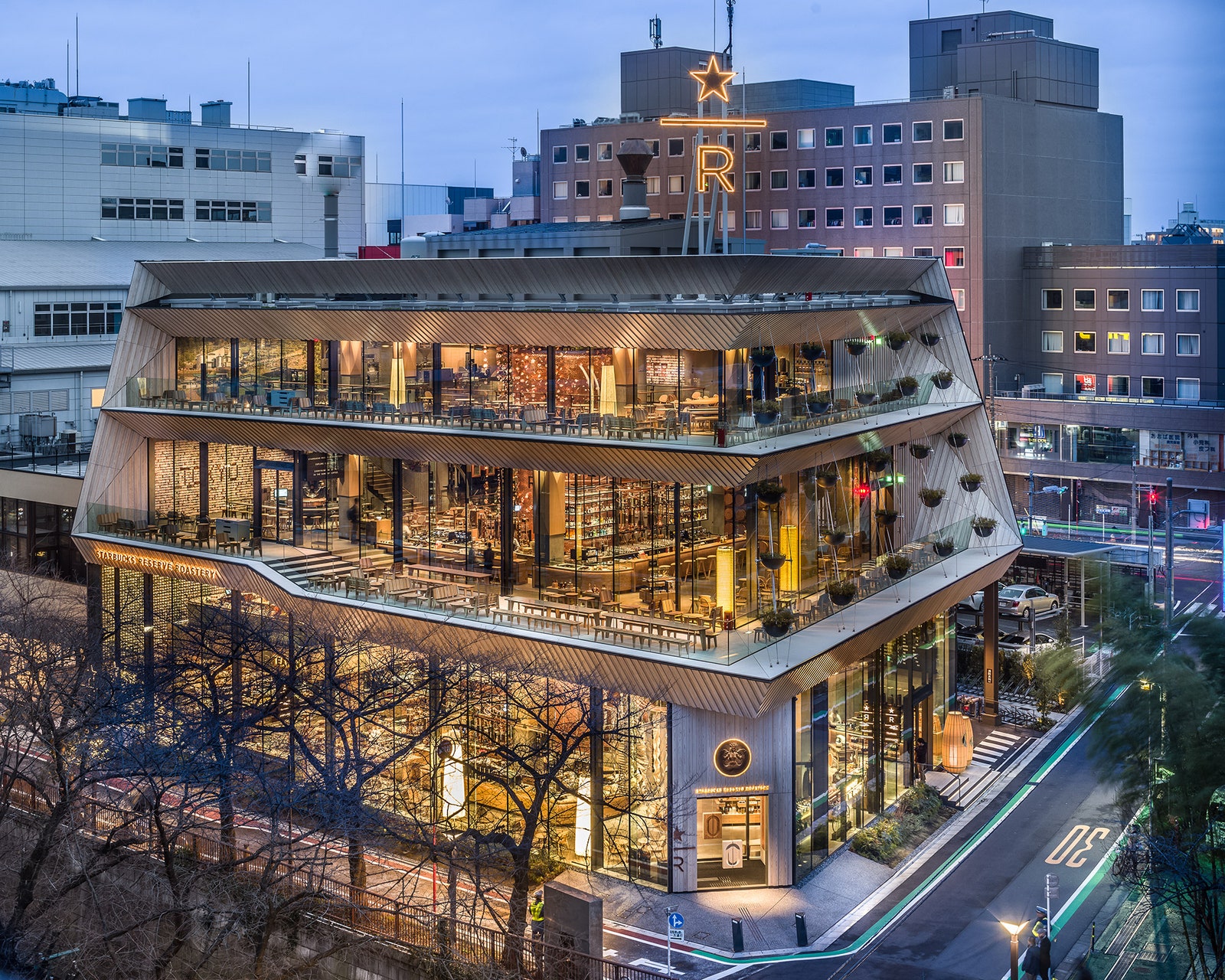 Дизайн нового Starbucks Reserve Roastery в Токио по проекту Кенго Кумы | AD  Magazine