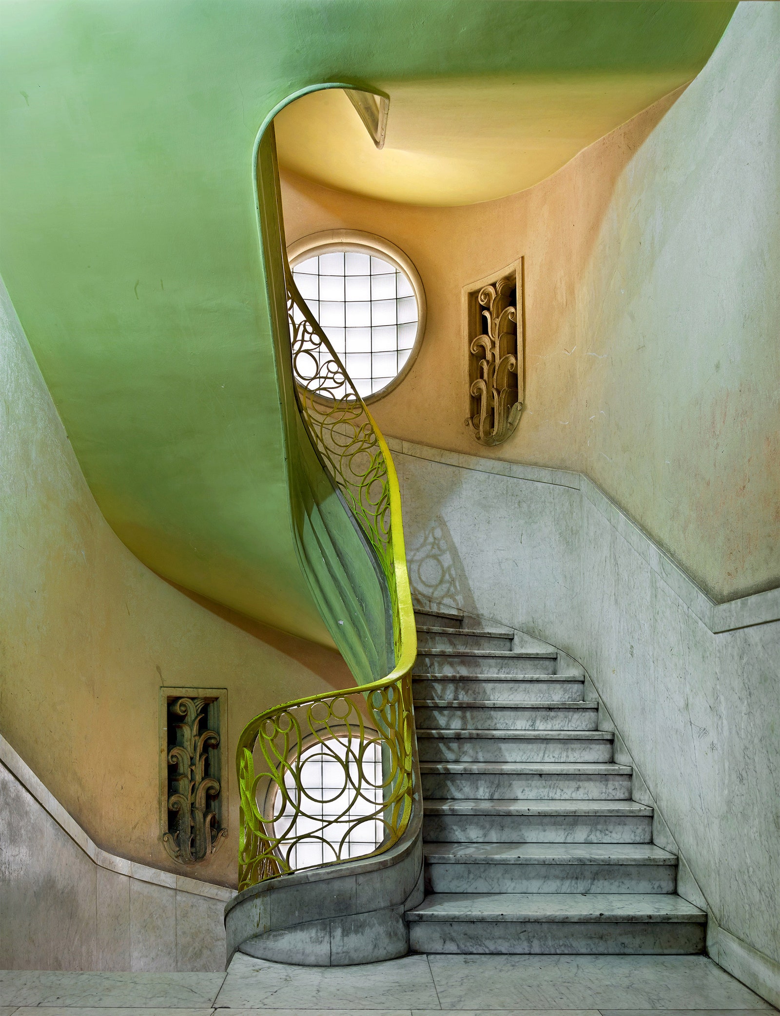 Deco Stairwell 2 Гавана. ￼￼Фото Майкл Истман. 2014. JL Modern Gallery
