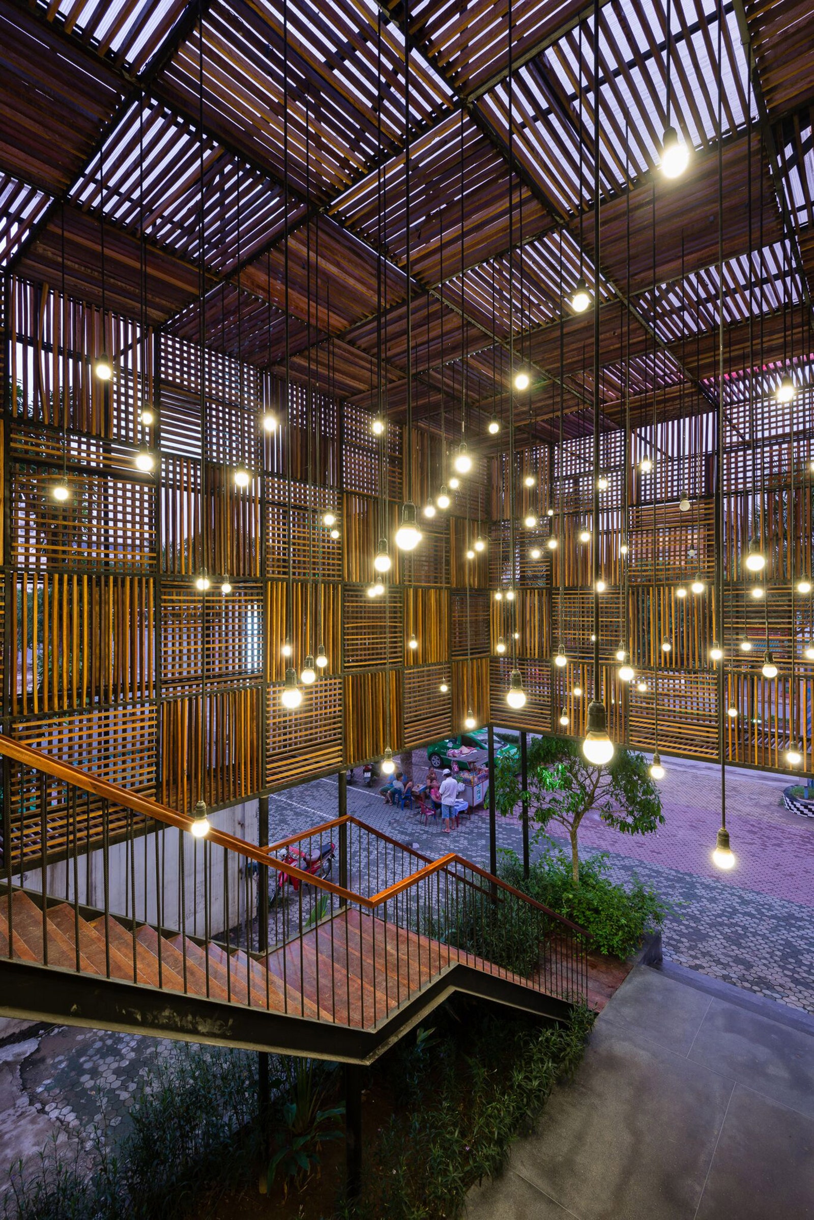 Экоотель с деревянным фасадом во Вьетнаме