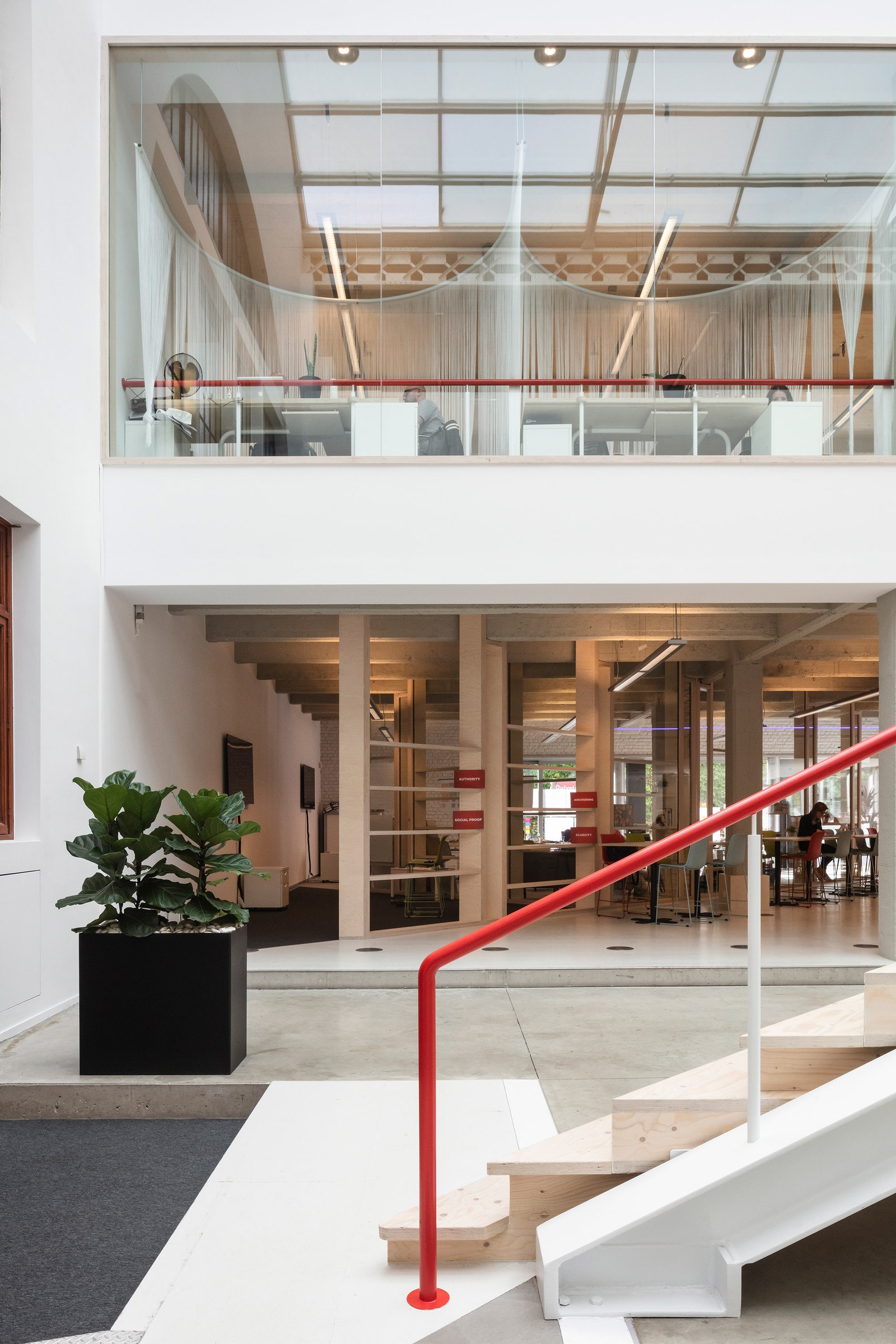 Новый офис BBDO в Брюсселе по проекту ZAmpone Architectuur