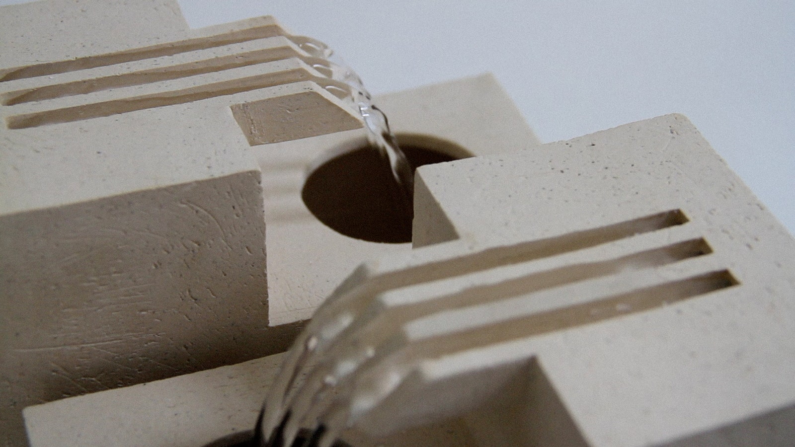 Миниатюрные керамические фонтаны от Лили Кларк