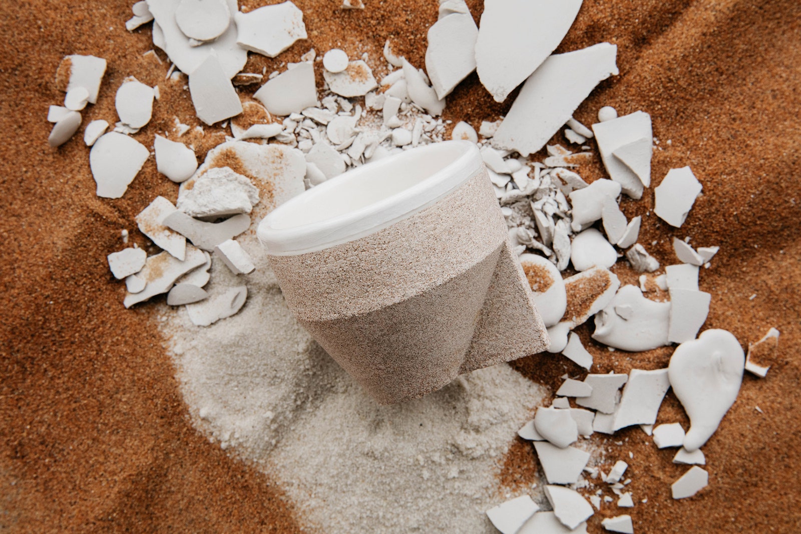 Коллекция кофейных чашек из песка