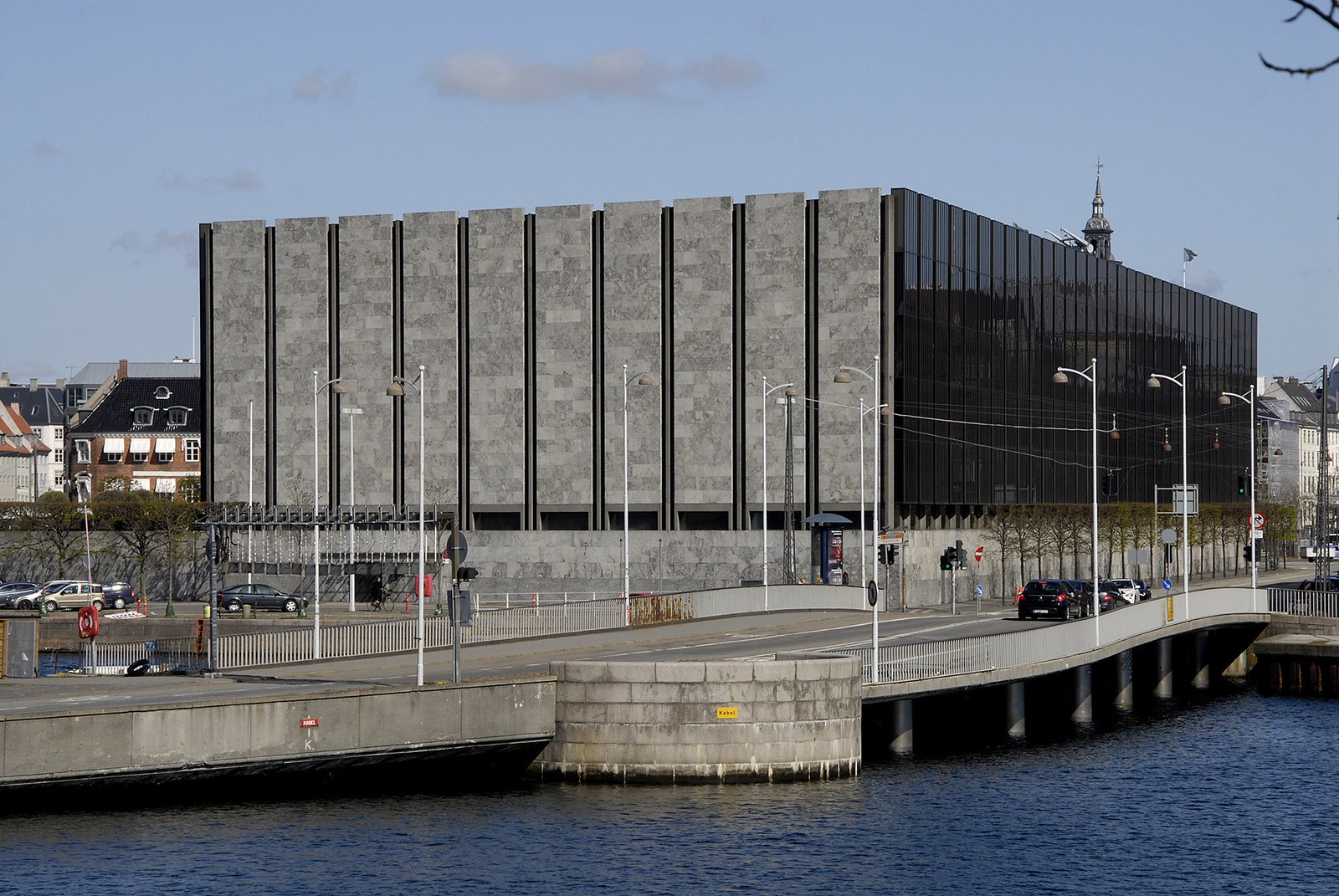Национальный банк Дании по проекту Арне Якобсена.