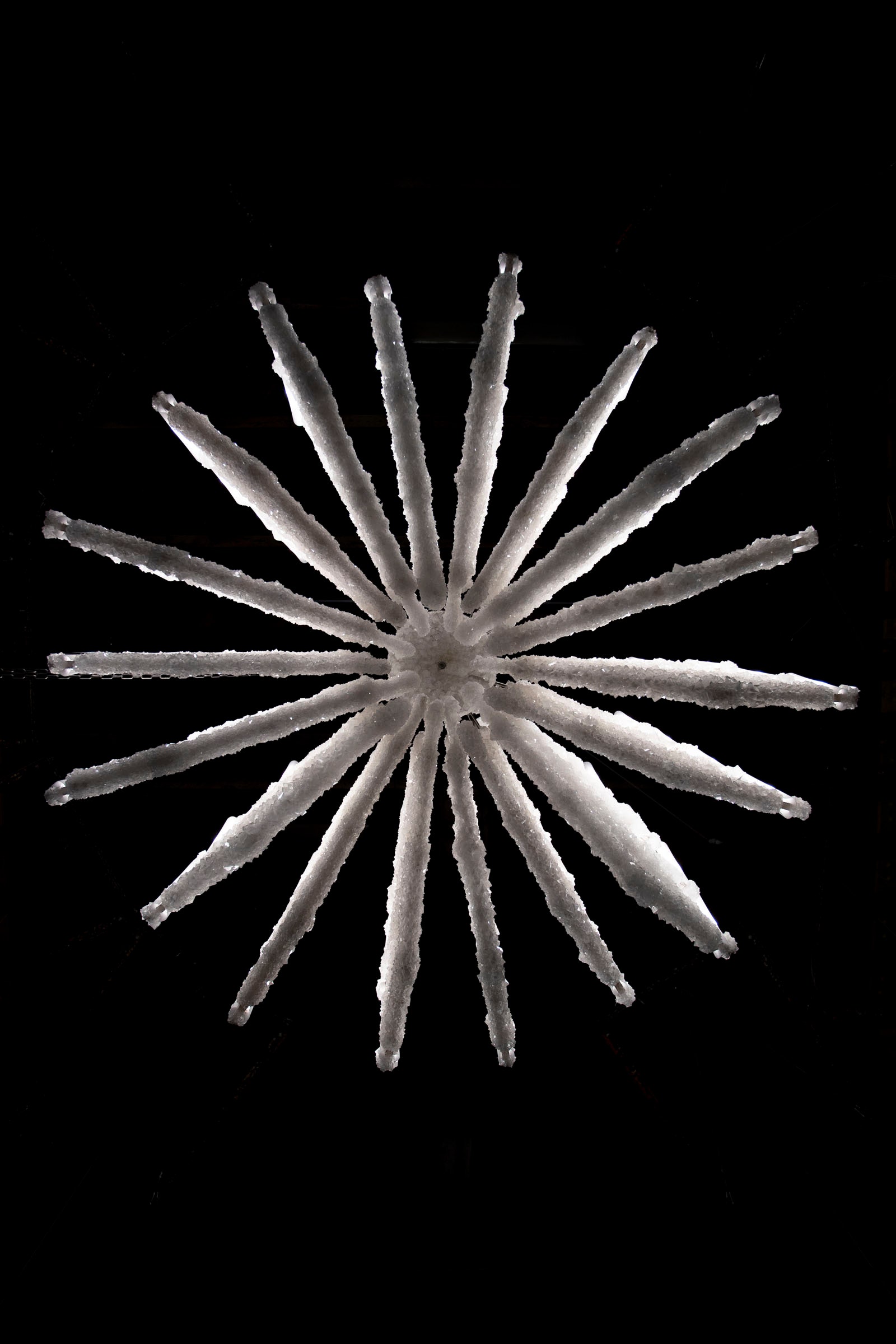 Люстра из натурального кристалла в Музее прикладного искусства Дрездена