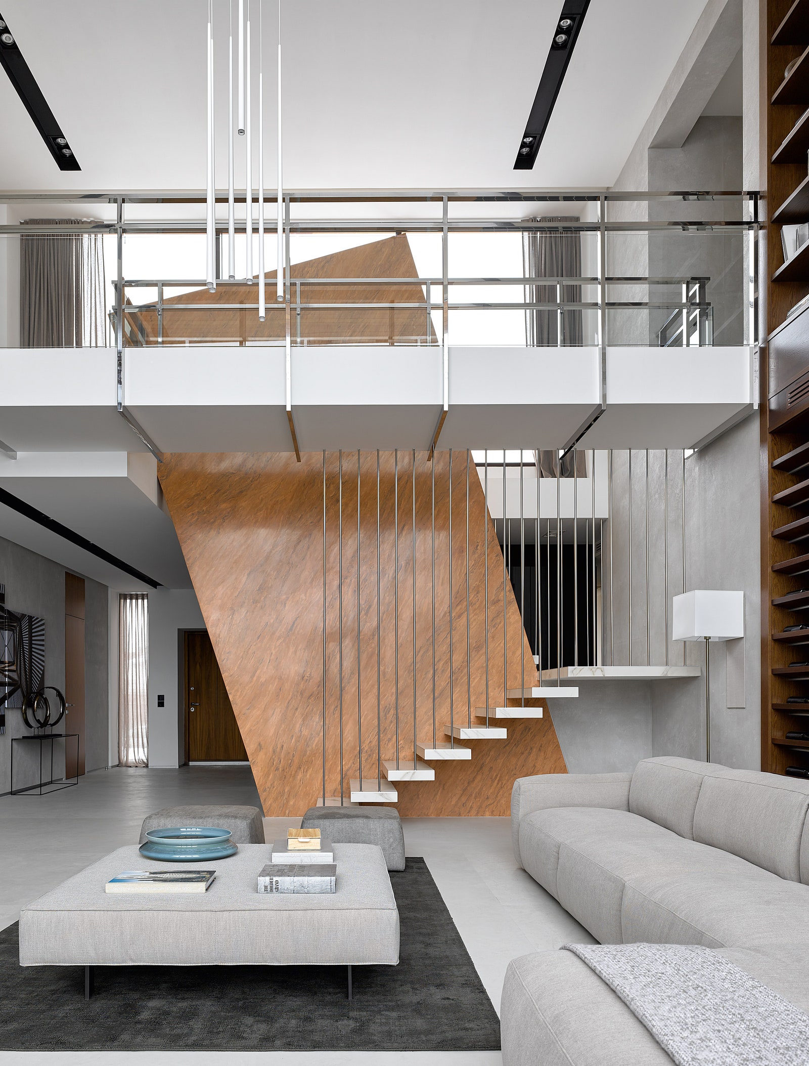 Лестница и каменный пилон выполнены по индивидуальному проекту силами мастерских ArchSkin “ПерилаГлавСнаб” Sweet Home...