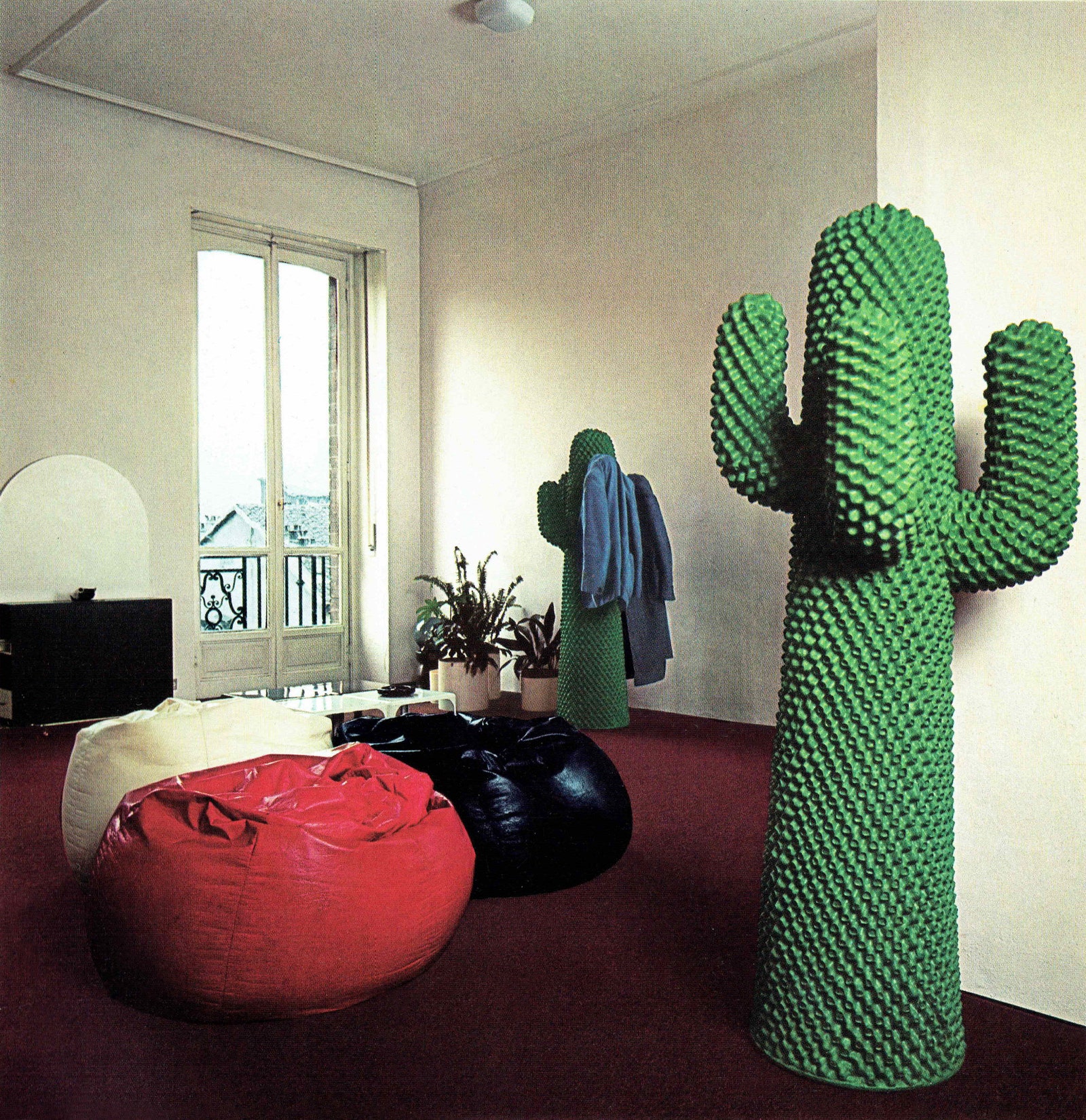 Gufram Cactus от дизайнеров Guido Drocco and Franco Mello 1972. © Gufram.