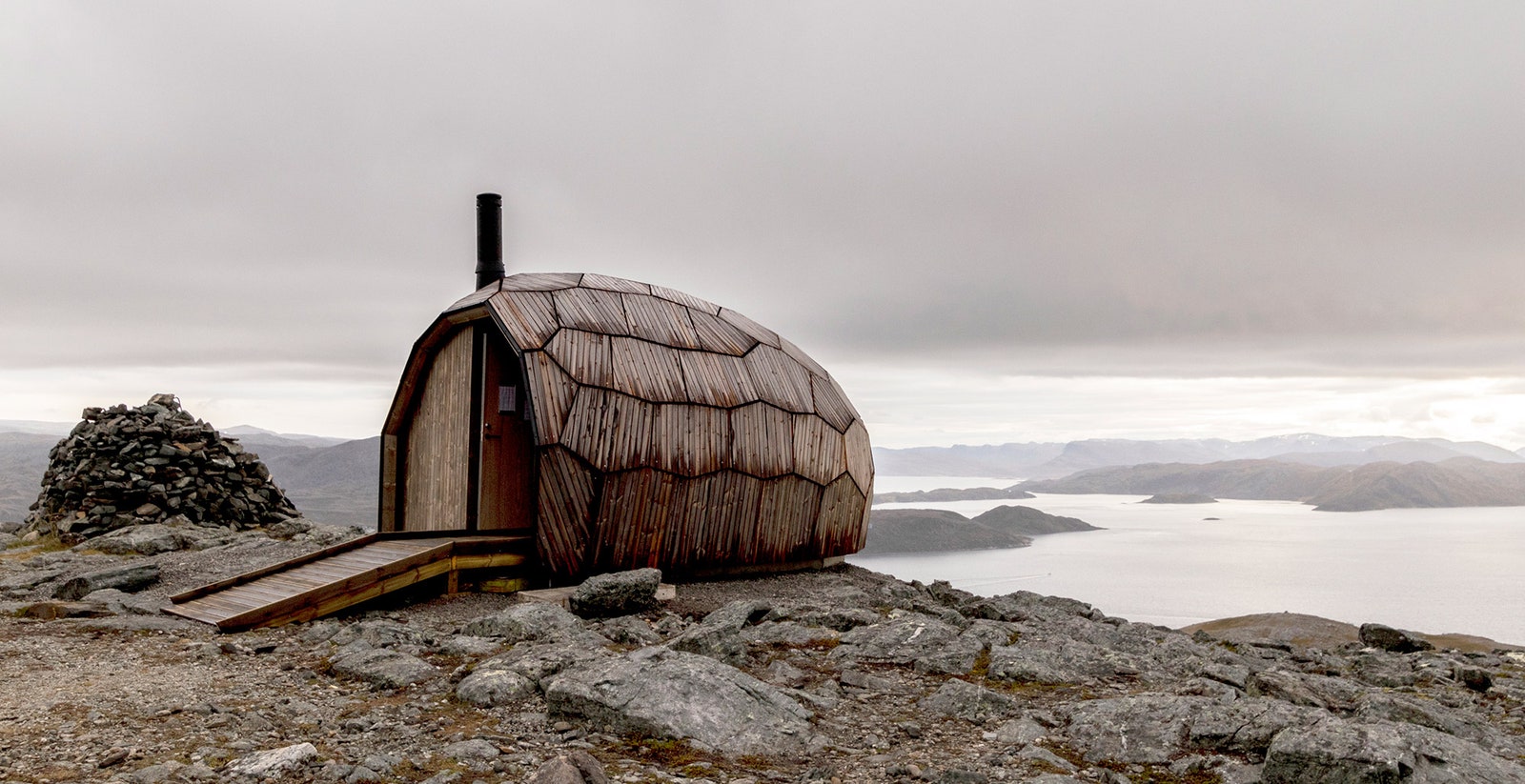 Деревянная хижина для отдыха в горах Норвегии