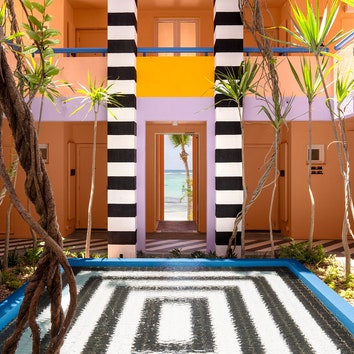 Красочный отель на Маврикии с росписью Камиллы Валалы