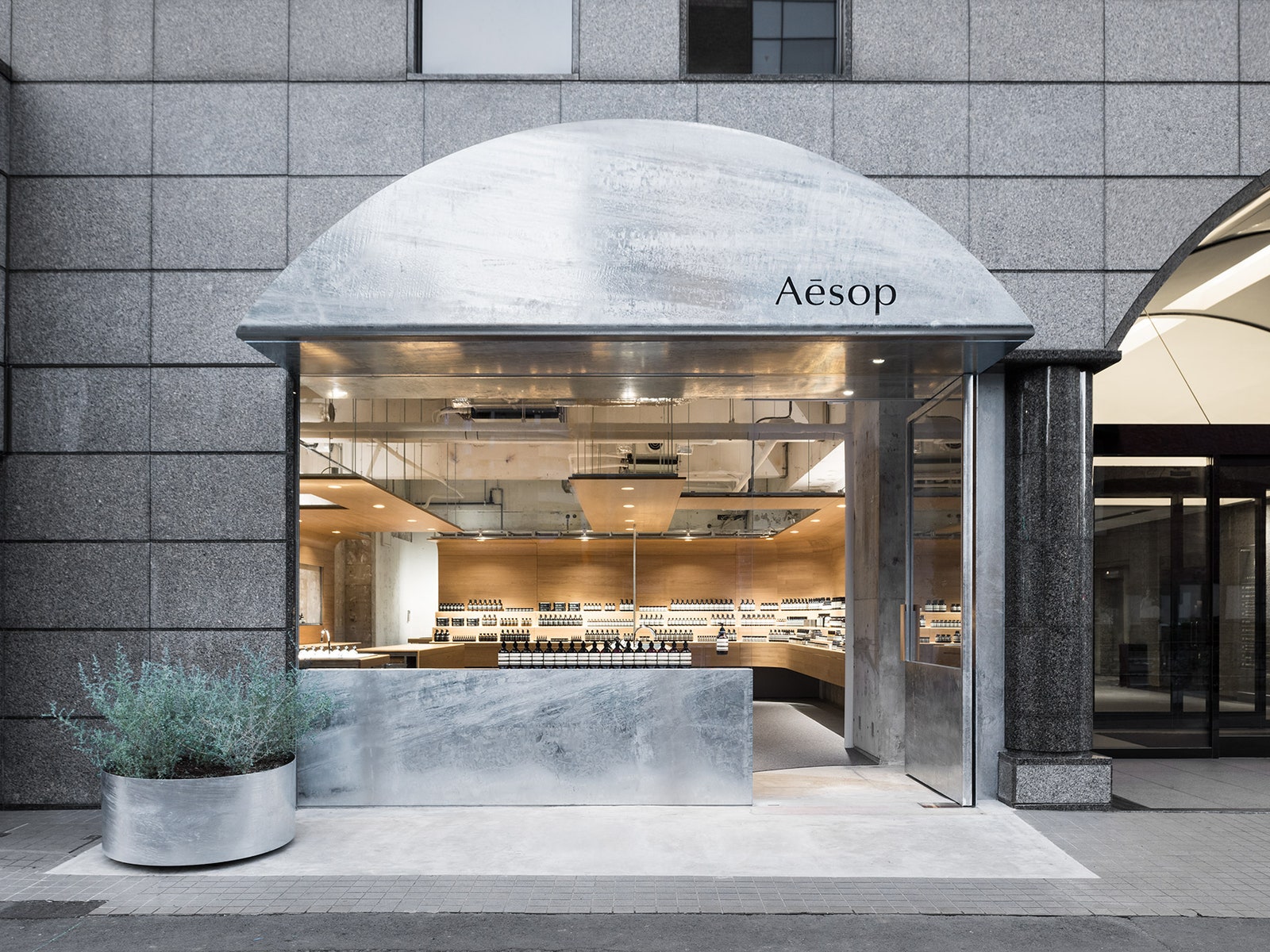 Эклектичный магазин Aesop в Токио