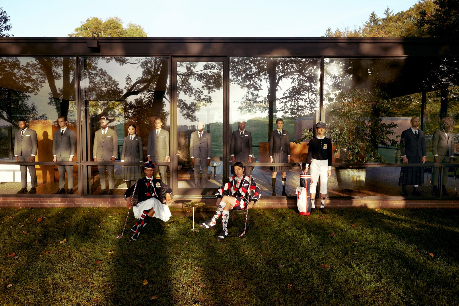 Мода и архитектура новая коллекция Тома Брауна в “Стеклянном доме” Филипа Джонсона