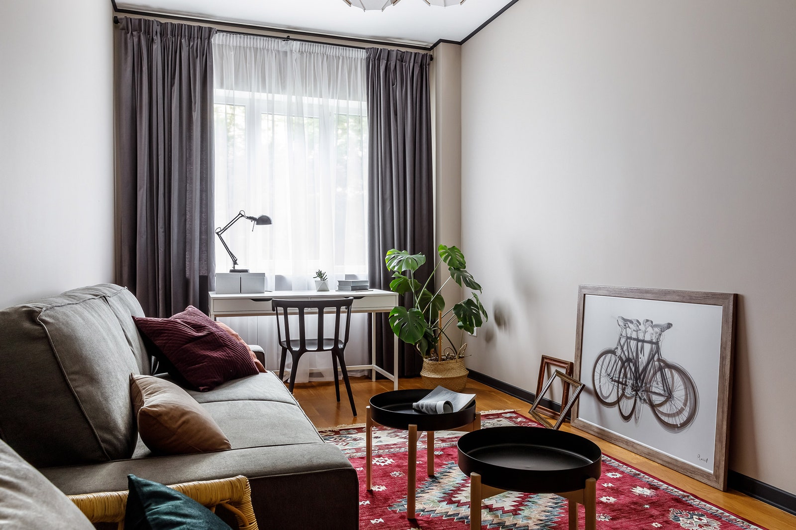 Гостиная. Мебель светильники и шторы IKEA. Ковер Ragolle. Фоторабота Савелия Харламова.