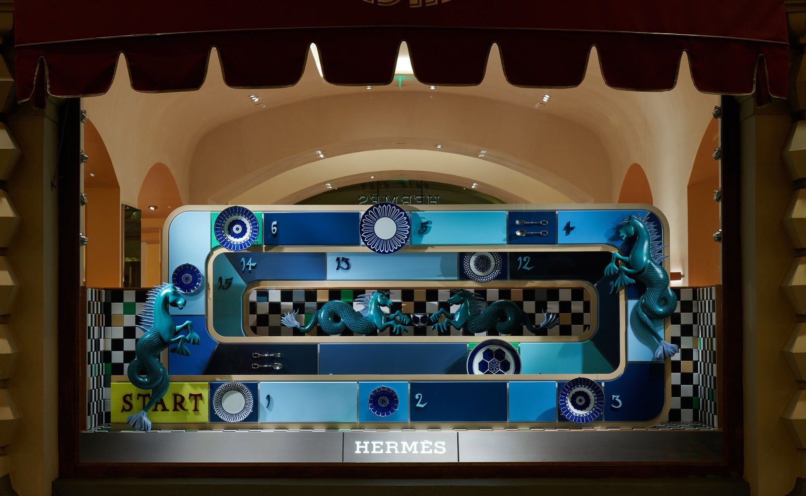 Сказочные витрины Hermès от победителей студенческого конкурса