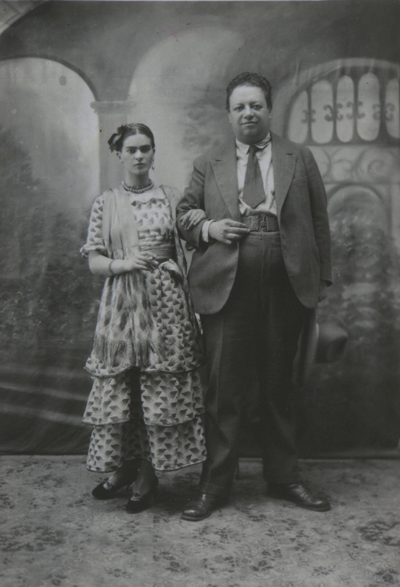 Фрида Кало и Диего Ривера в день своей свадьбы 21 августа 1929 года. Фотограф Виктор Рейес.
