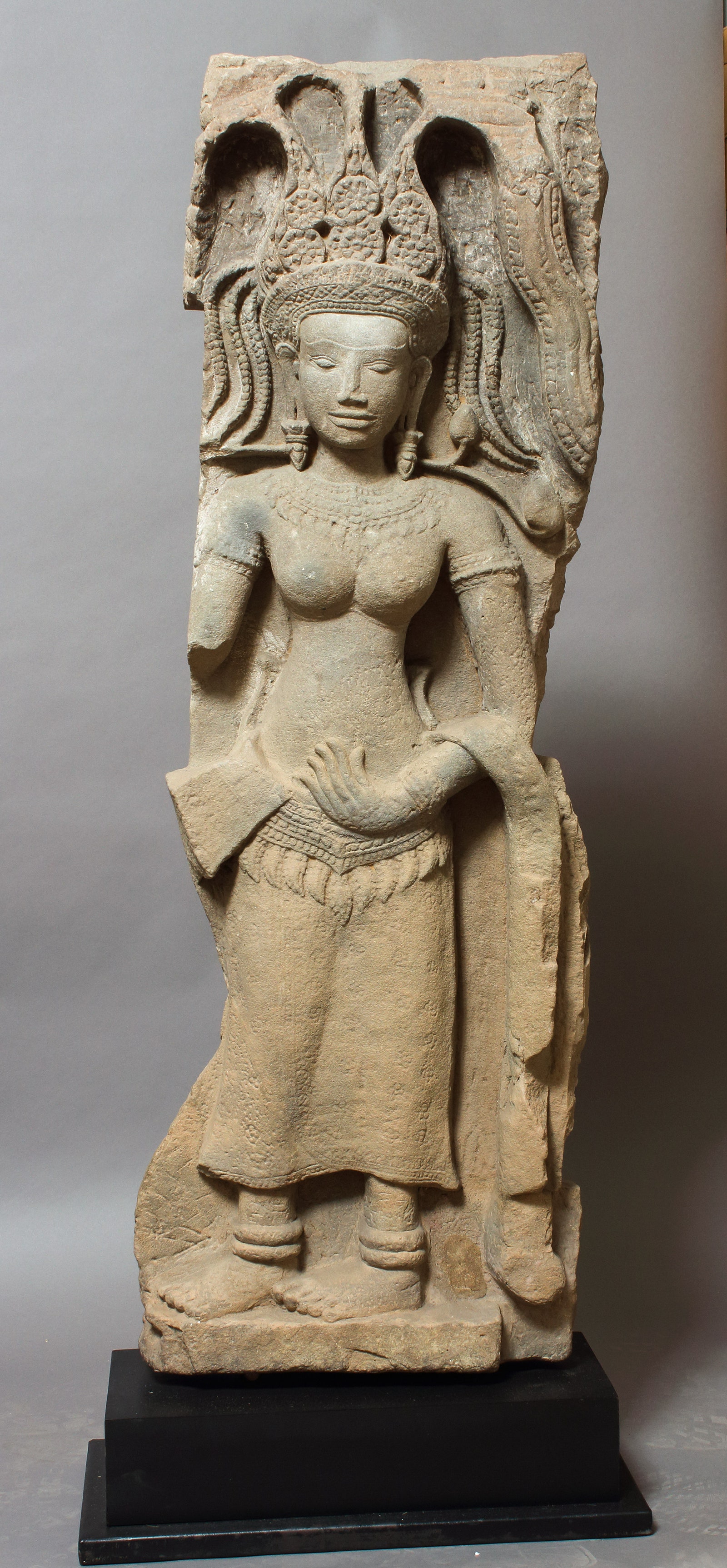 Рельеф с изображением небесной девы Камбоджа XIIXIII века песчаник резьба инв. № 10733 II.