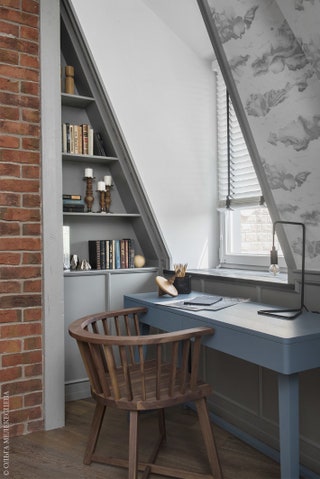 Гостеваякабинет. Стеллаж и панели изготовлены по эскизам дизайнера письменный стол и стул Gervasoni декор Liberty Home...