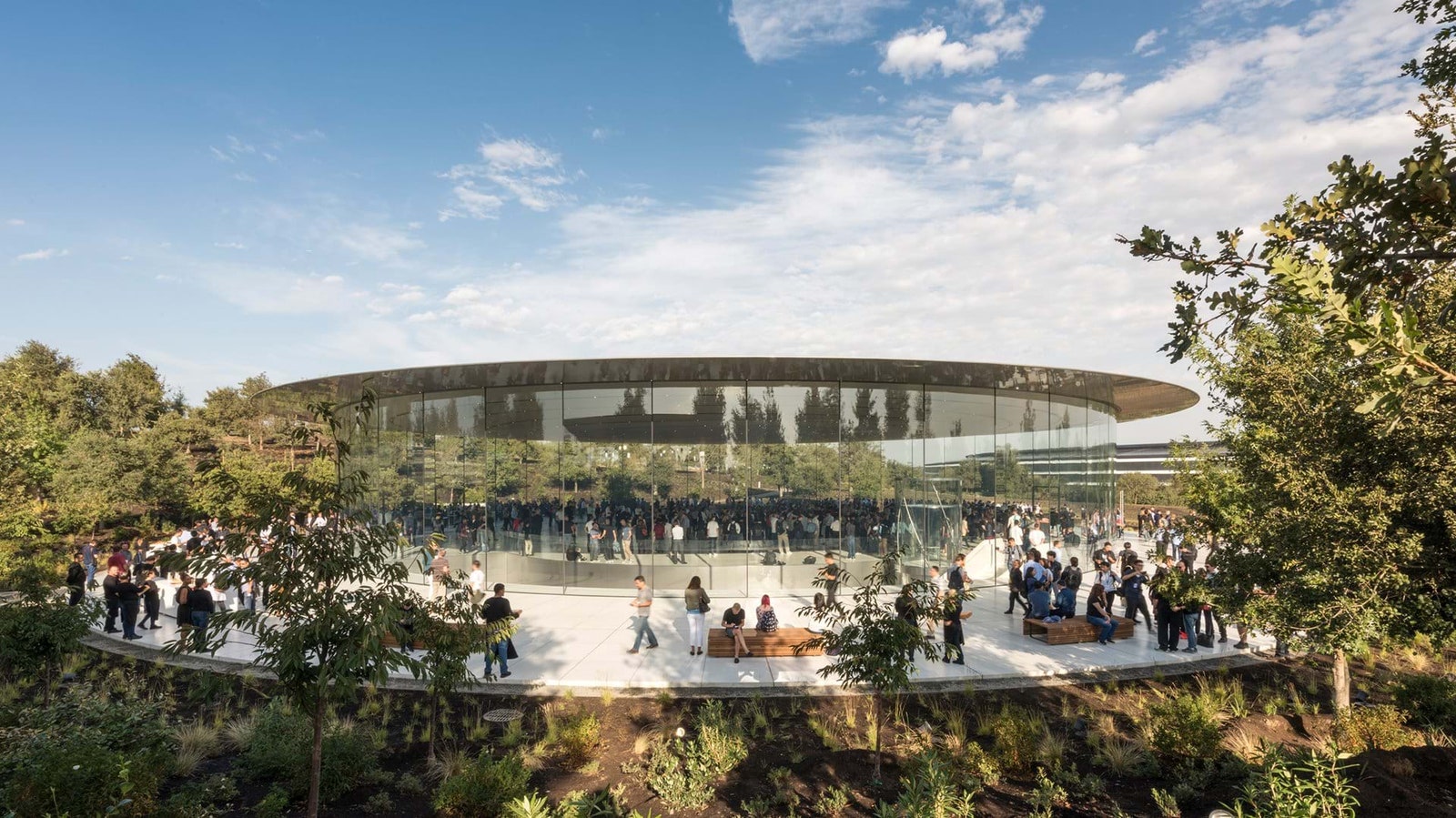 Steve Jobs theater by FosterPartners.