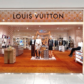 В ЦУМе открылся поп-ап-магазин Louis Vuitton с кошками Грейс Коддингтон