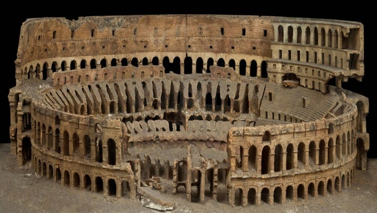 Модель руин Колизея в Риме.