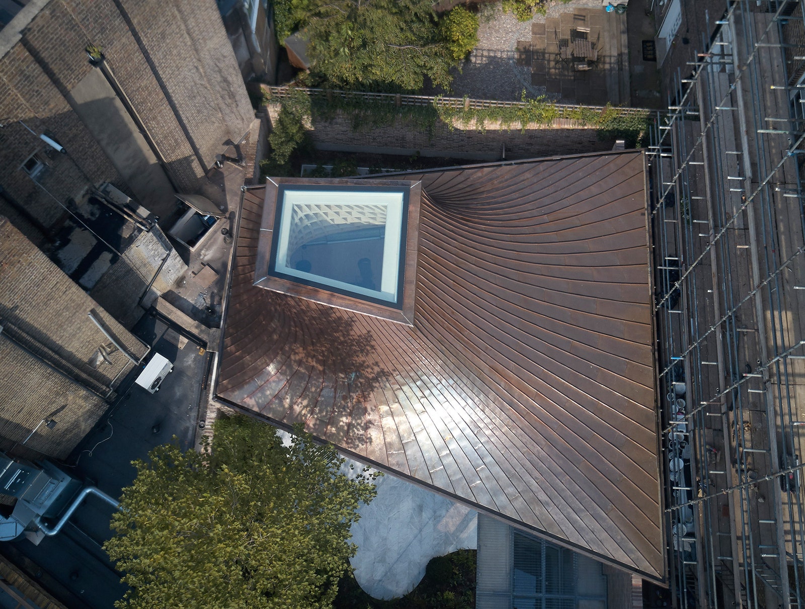 Дом с крышей в форме воронки в Лондоне