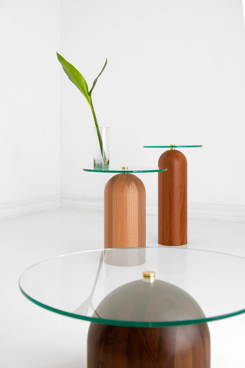 Лаконичная коллекция столов из стекла и дерева