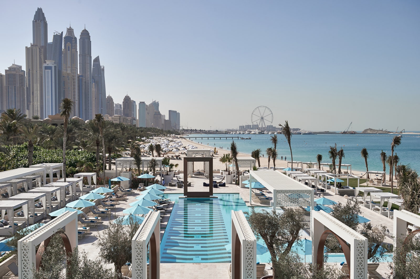 Пляжный клуб Drift Beach Club на территории курорта OneampOnly Royal Mirage