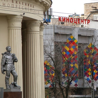 Сносить нельзя помиловать: история киноцентра “Соловей” в фотографиях