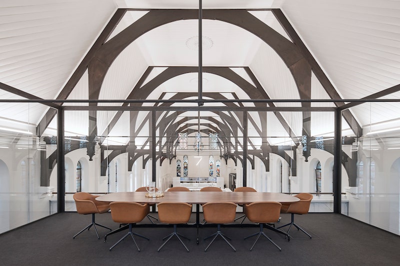 Опенспейс в здании церкви в Австралии фото офиса Squillace Architects