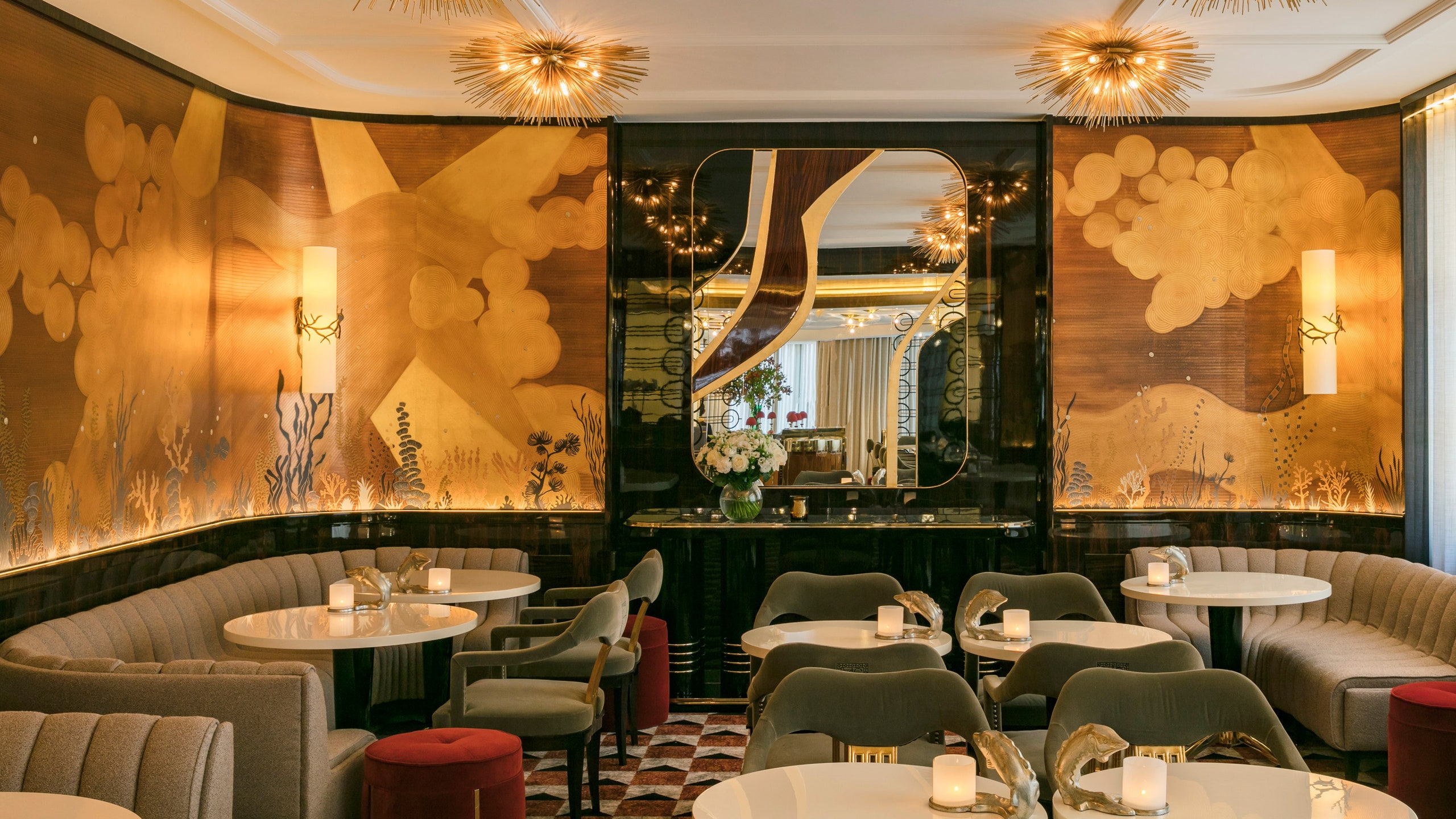 Роскошный икорный ресторан в Париже