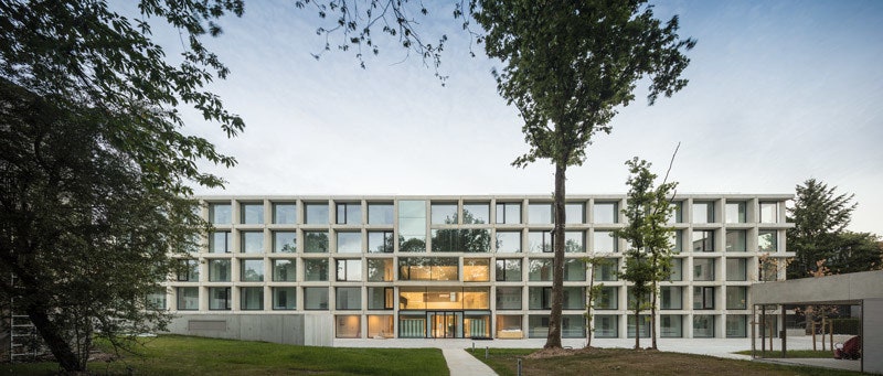 Новое здание в научном институте Molculaires d'Orsay