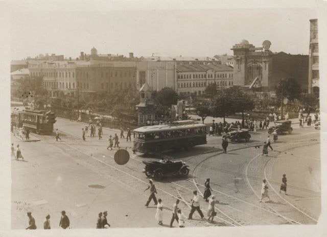 Э. Евзерихин. СадовоТриумфальная площадь 1935 год. Предмет из фондов Музея Москвы.