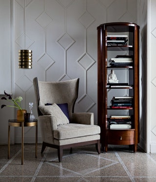 Кресло и стеллаж из коллекции Vendôme.