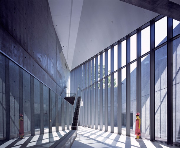 Интерьер музея 2121 Design Sight в Токио .